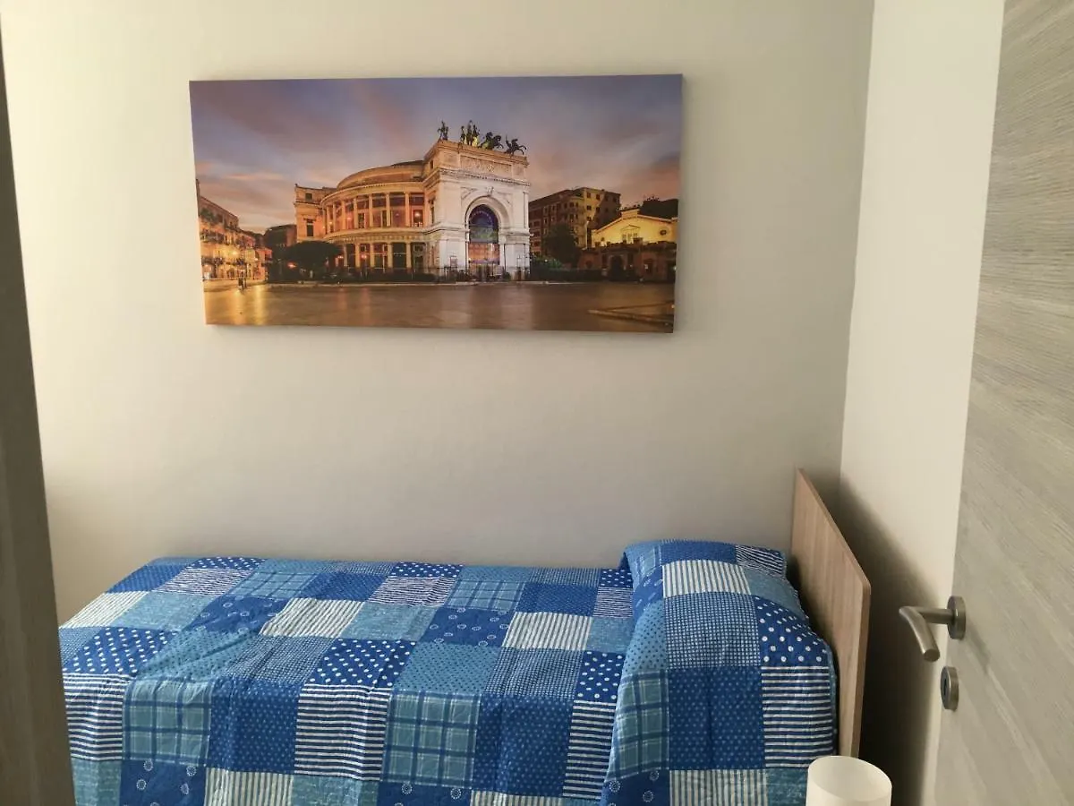 75 négyzetméteres, 2 hálószobás Apartman 1 fürdőszobával Vízpart területén Palermo Olaszország