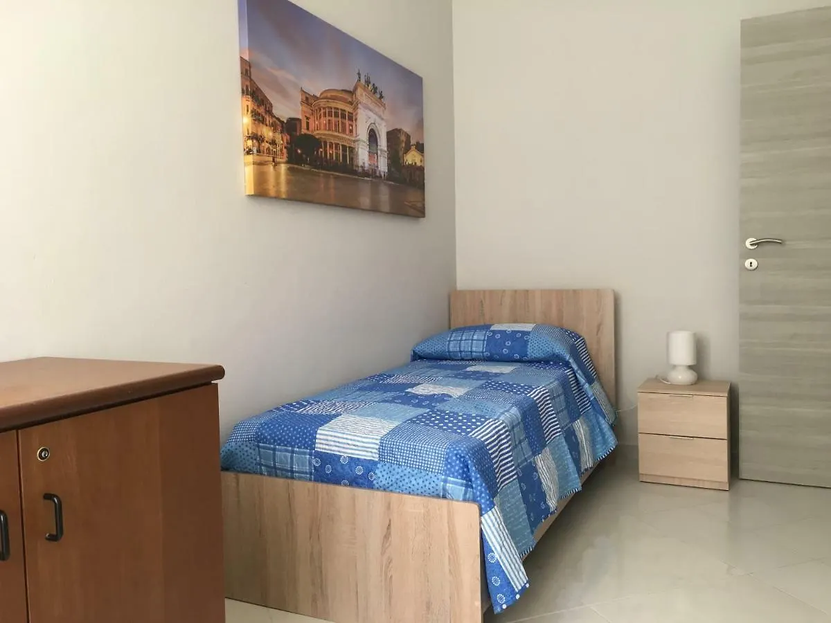 75 négyzetméteres, 2 hálószobás Apartman 1 fürdőszobával Vízpart területén Palermo Olaszország